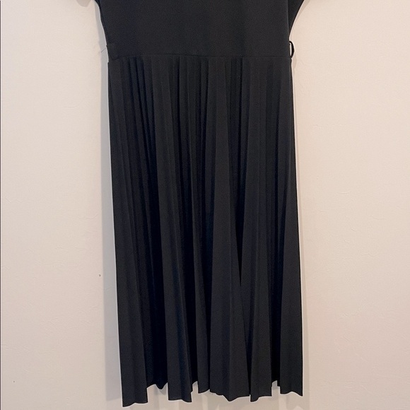 Elizabeth & Nicole Black Pleated Midi Dress size L - Picture 4 of 9